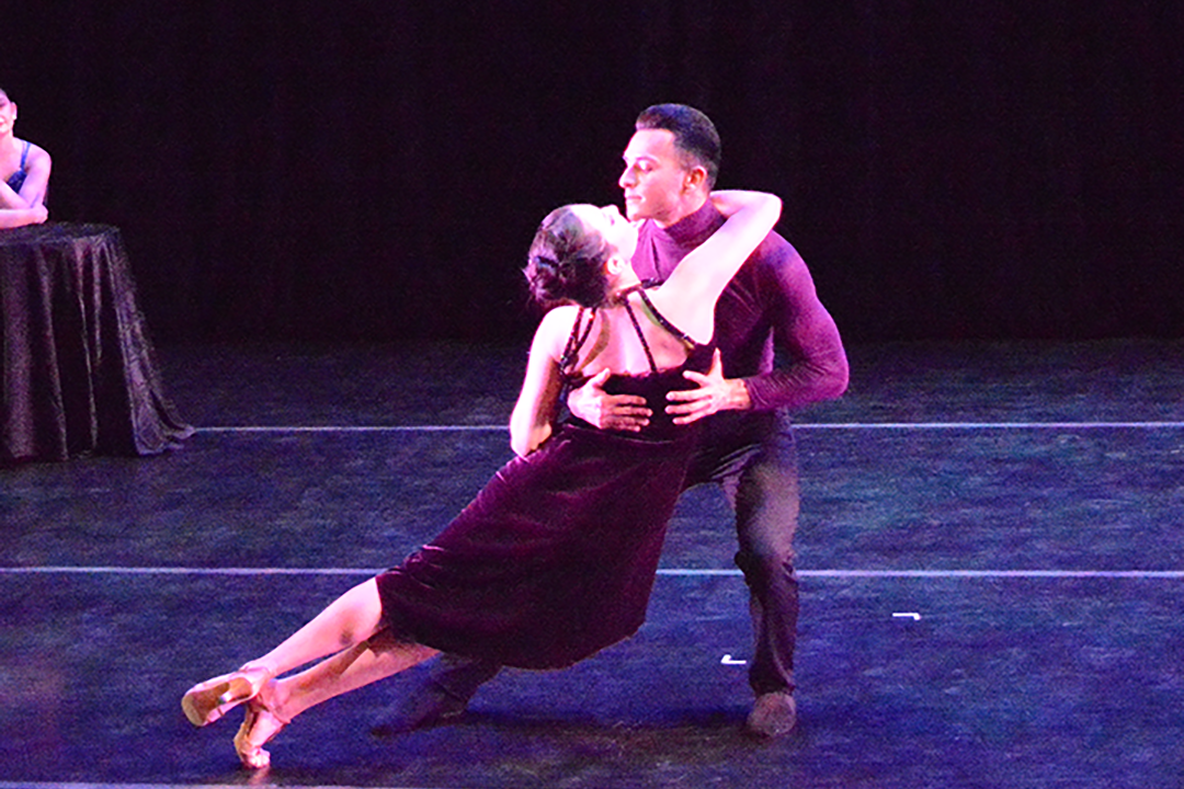 2 Dancers dancing Tango