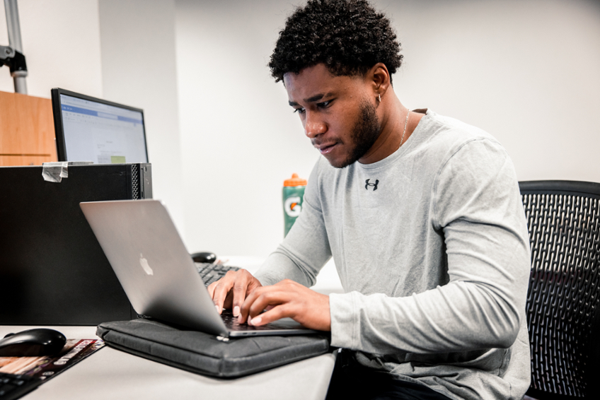 pharmacy-male-student-computer-lab