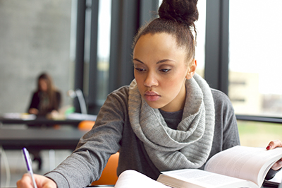 woman-studying-library