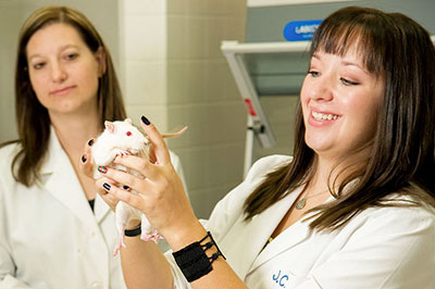 female-students-lab