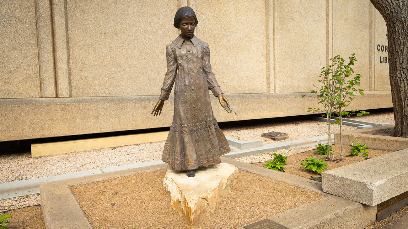 Emily Dickinson Statue Officially Joins WT’s Poets’ Garden