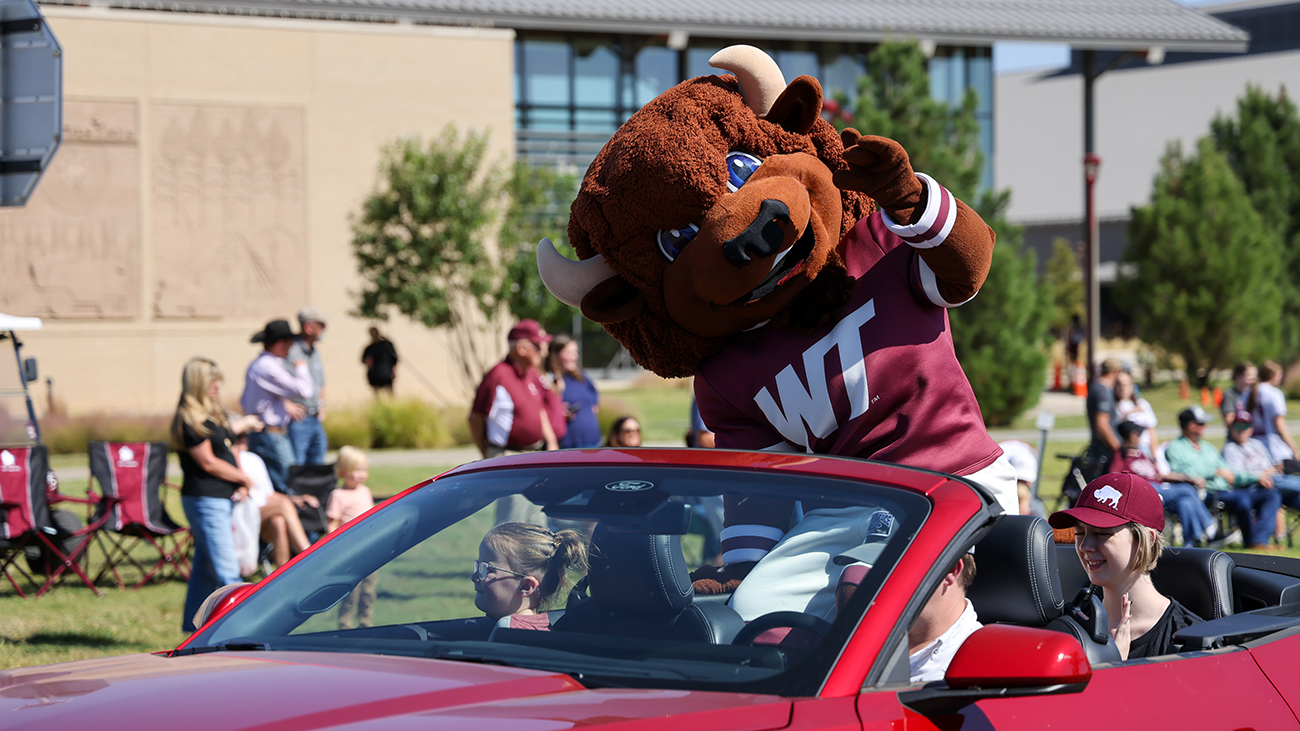 Homecoming Parade 25 Advance