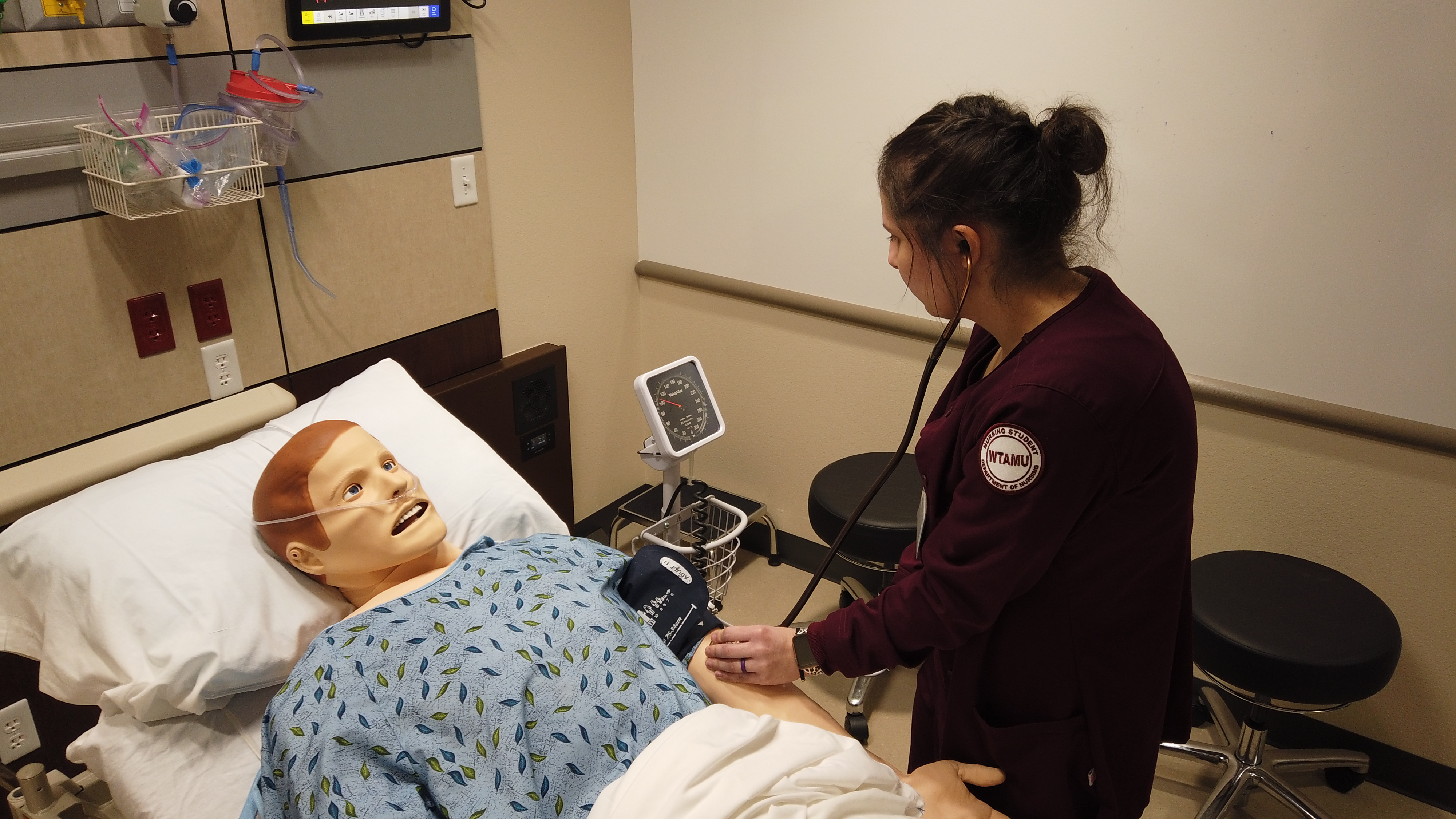 WTAMU student nurse with mannequin
